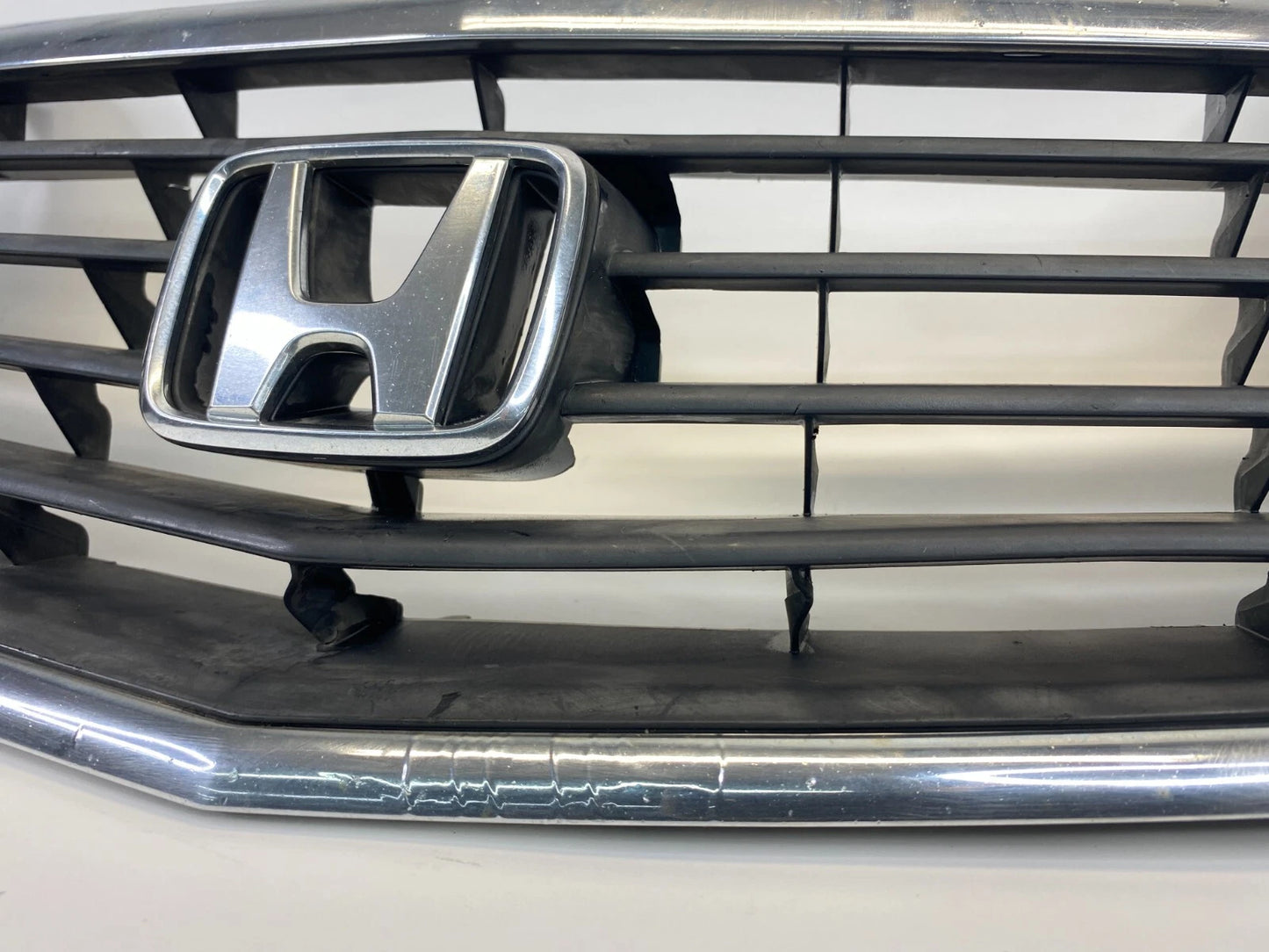 1999-2001 HONDA ODYSSEY FRONT UPPER CENTER CHROME GRILL GRILLE 71121-S0X-A0