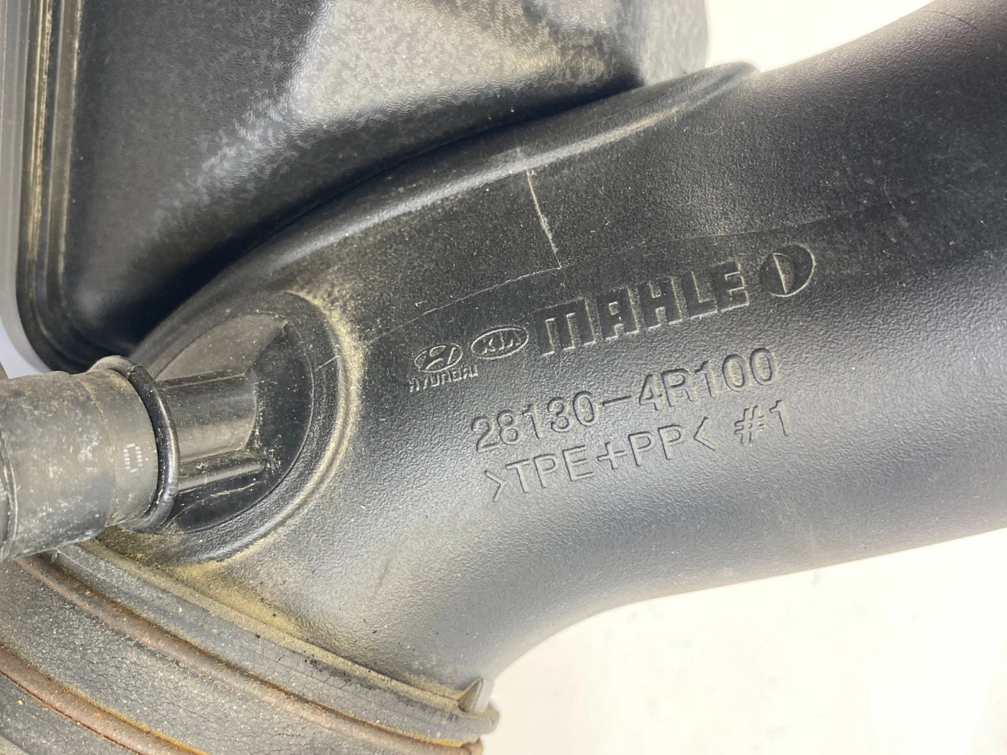 2011-2015 HYUNDAI SONATA HYBRID 2.4L AIR CLEANER INTAKE TUBE HOSE 28130-4R100