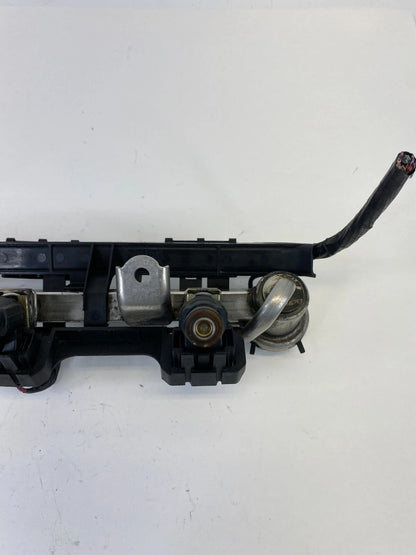 1999-2005 VOLKSWAGEN BEETLE AT FUEL INJECTION RAIL W/ INJECTORS 06A-133-681-B