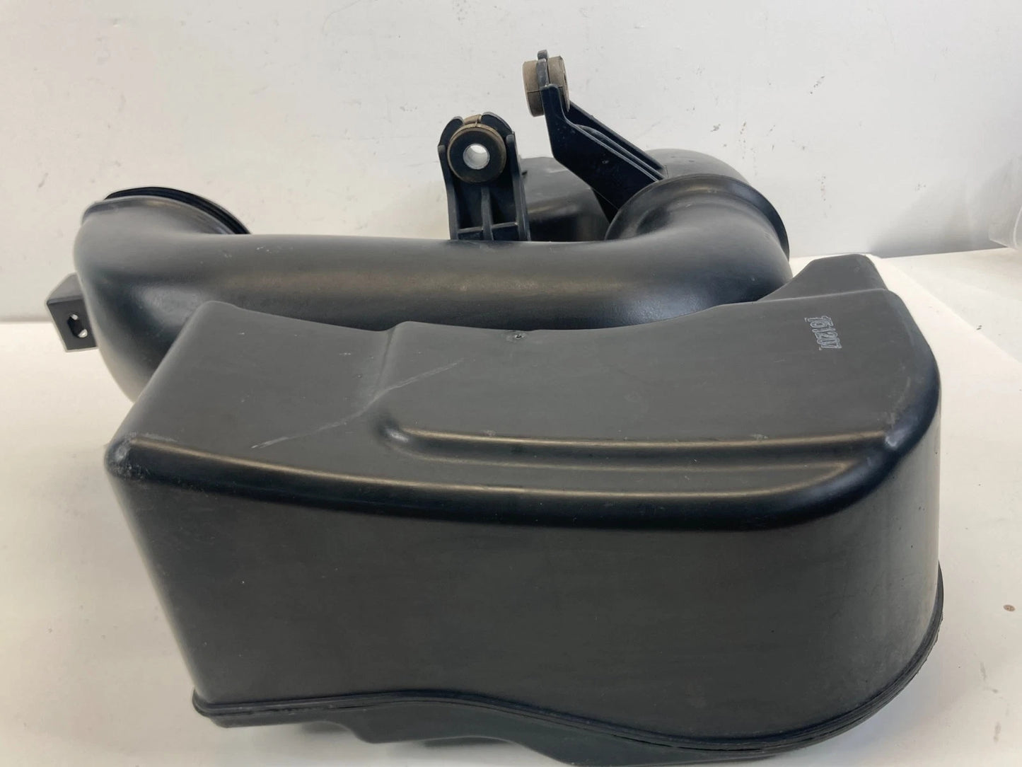 2014-2019 Kia Soul Air Intake Cleaner Hose Tube Duct w/Resonator 28220-B2000