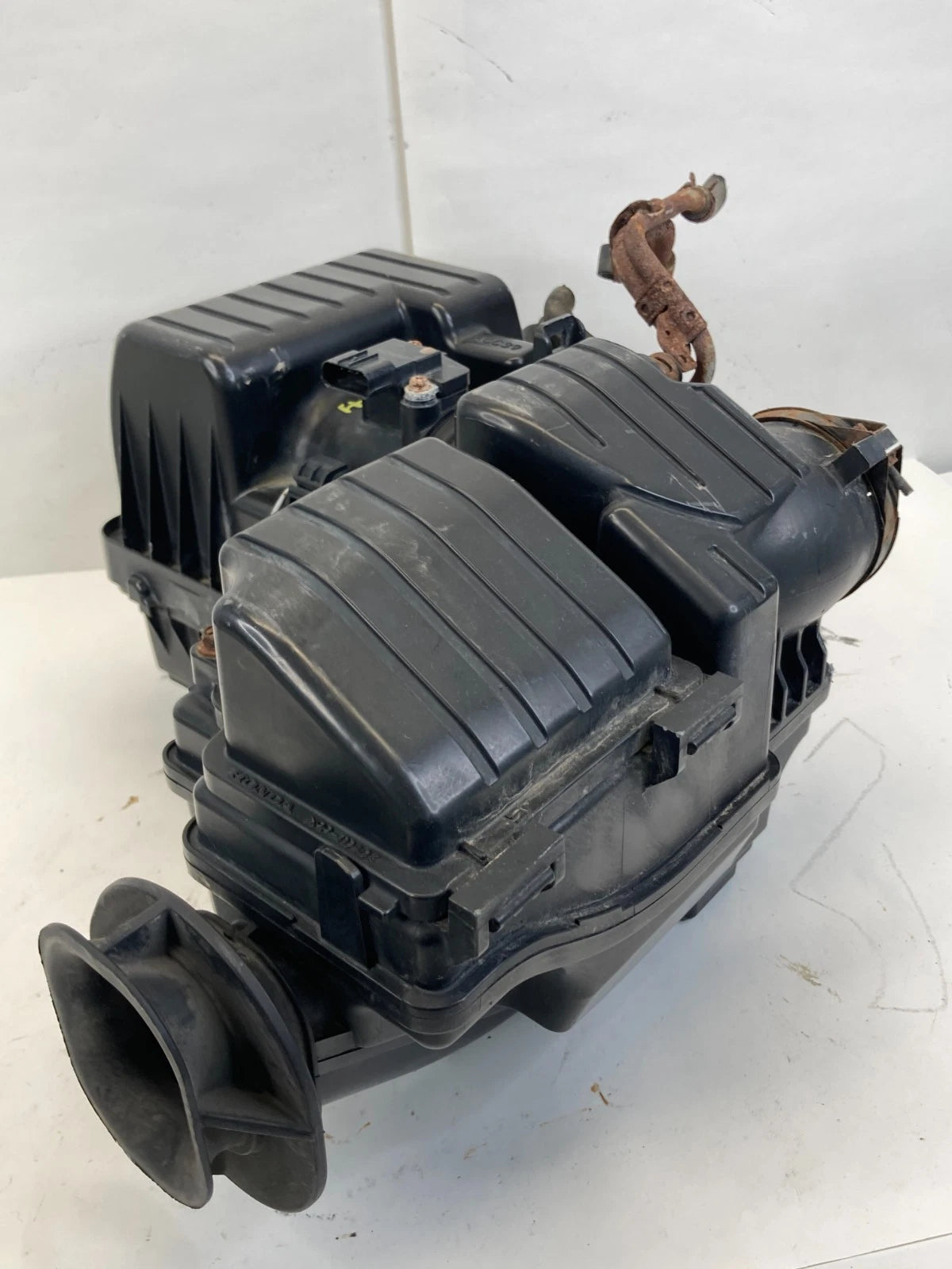 2009 2010 HONDA FIT 1.5L L4 AIR CLEANER INTAKE FILTER HOUSING BOX ASSEMBLY