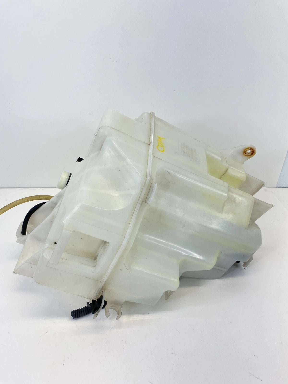 06-08 TOYOTA RAV4 WINDSHIELD WASHER FLUID RESERVOIR WITH PUMPS OEM 060851-205