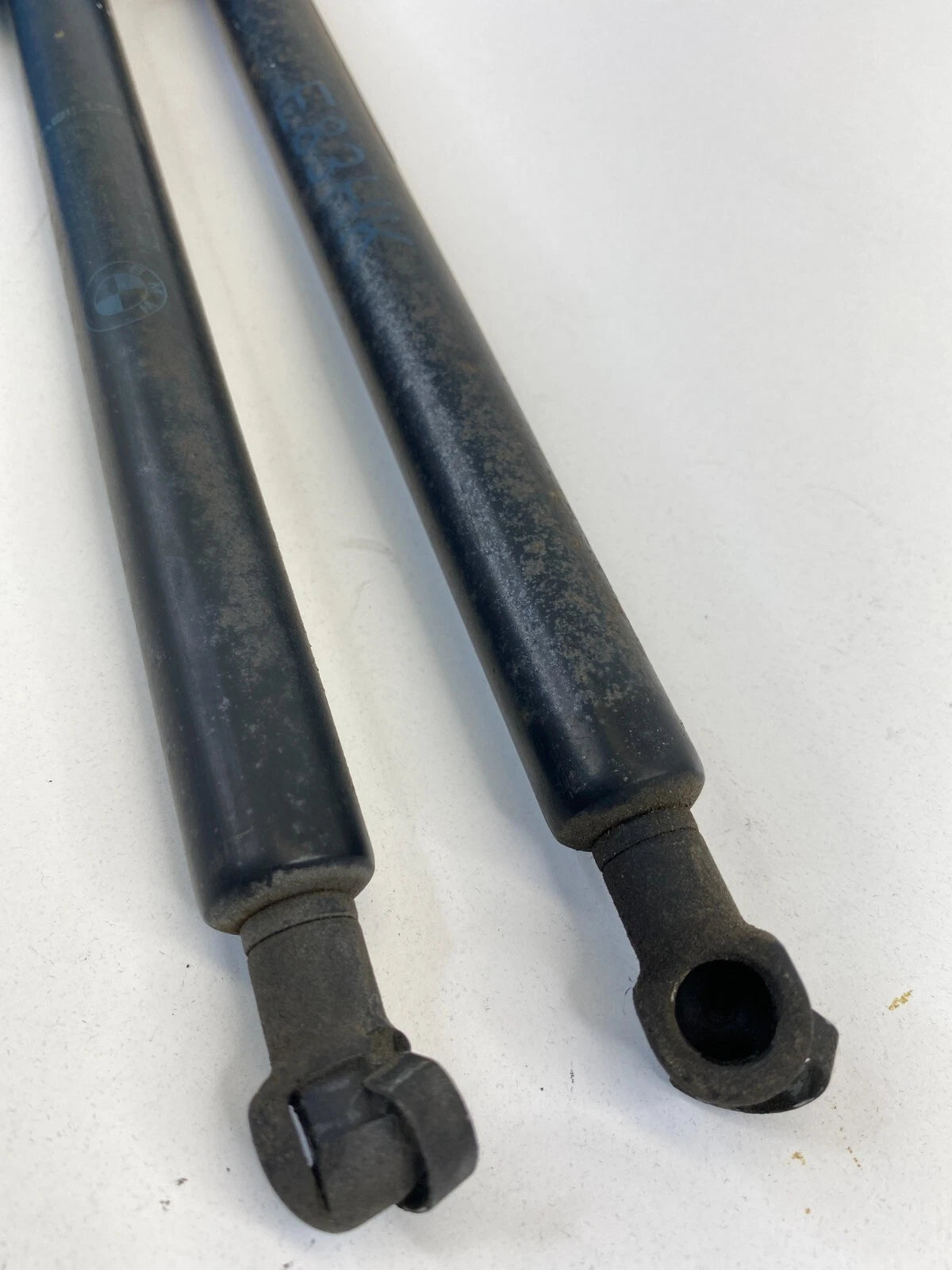 04-10 BMW X3 REAR TRUNK HATCH LIFT SUPPORT CYLINDER SHOCK STRUT SET 51243400379