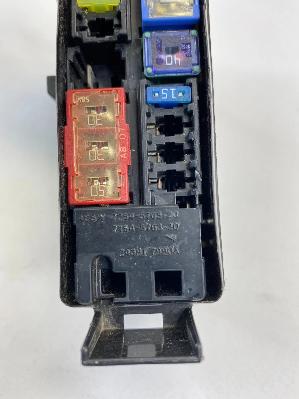 2008-2013 INFINITI G37X SEDAN 3.7L ENGINE FUSE RELAY UNIT ASSEMBLY 7254-5763-30