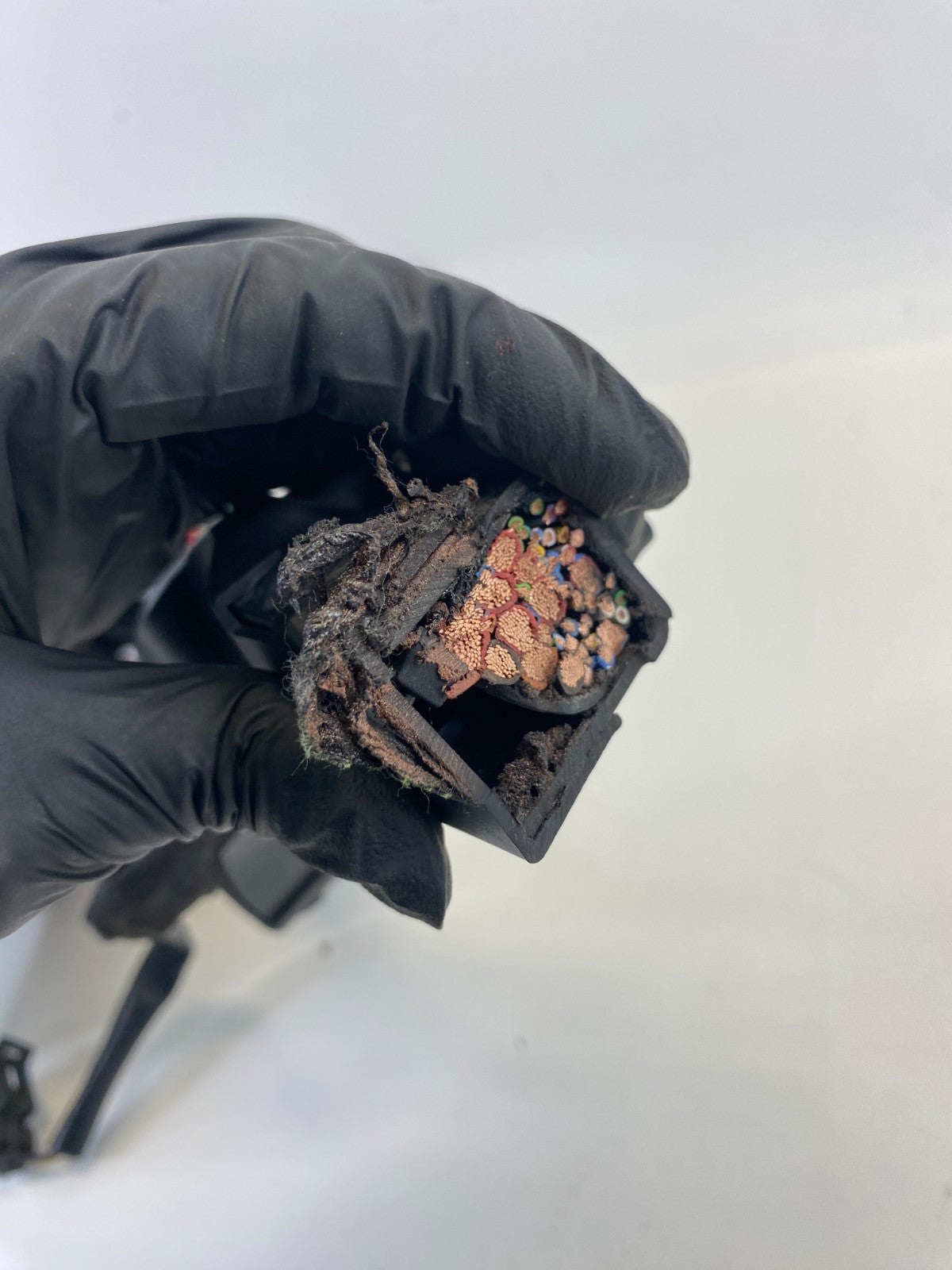 2003-2011 Saab 9-3 2.0L Engine Compartment Fuse Box Relay Box W/ Cap 12800998