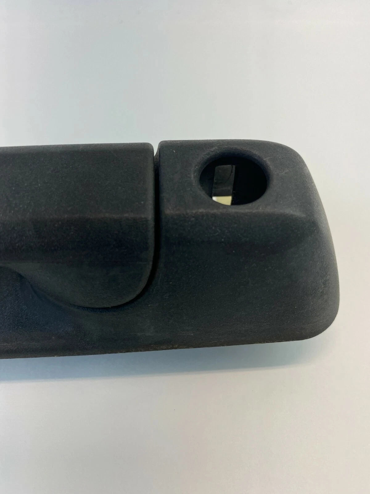 05-07 JEEP GRAND CHEROKEE LAREDO FRONT LEFT EXTERIOR DOOR HANDLE ASSEMBLY OEM