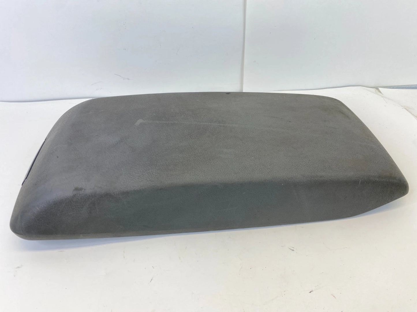 2005-2007 CHRYSLER 300 DODGE CHARGER CENTER CONSOLE ARMREST LID COVER TOP OEM