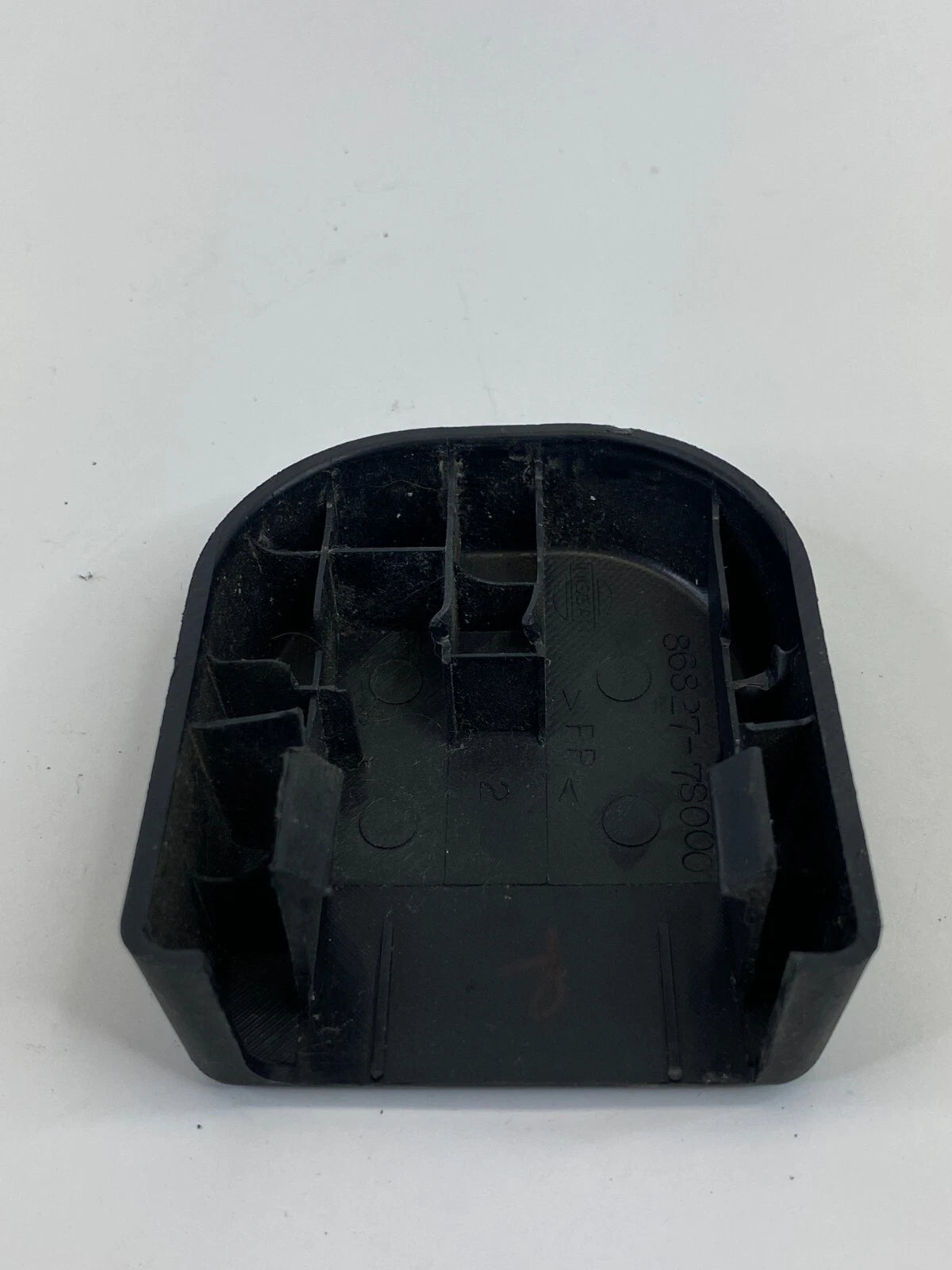2004-2008 NISSAN MAXIMA FRONT RIGHT SEAT BELT RETRACTOR LOWER COVER 86827-7S000