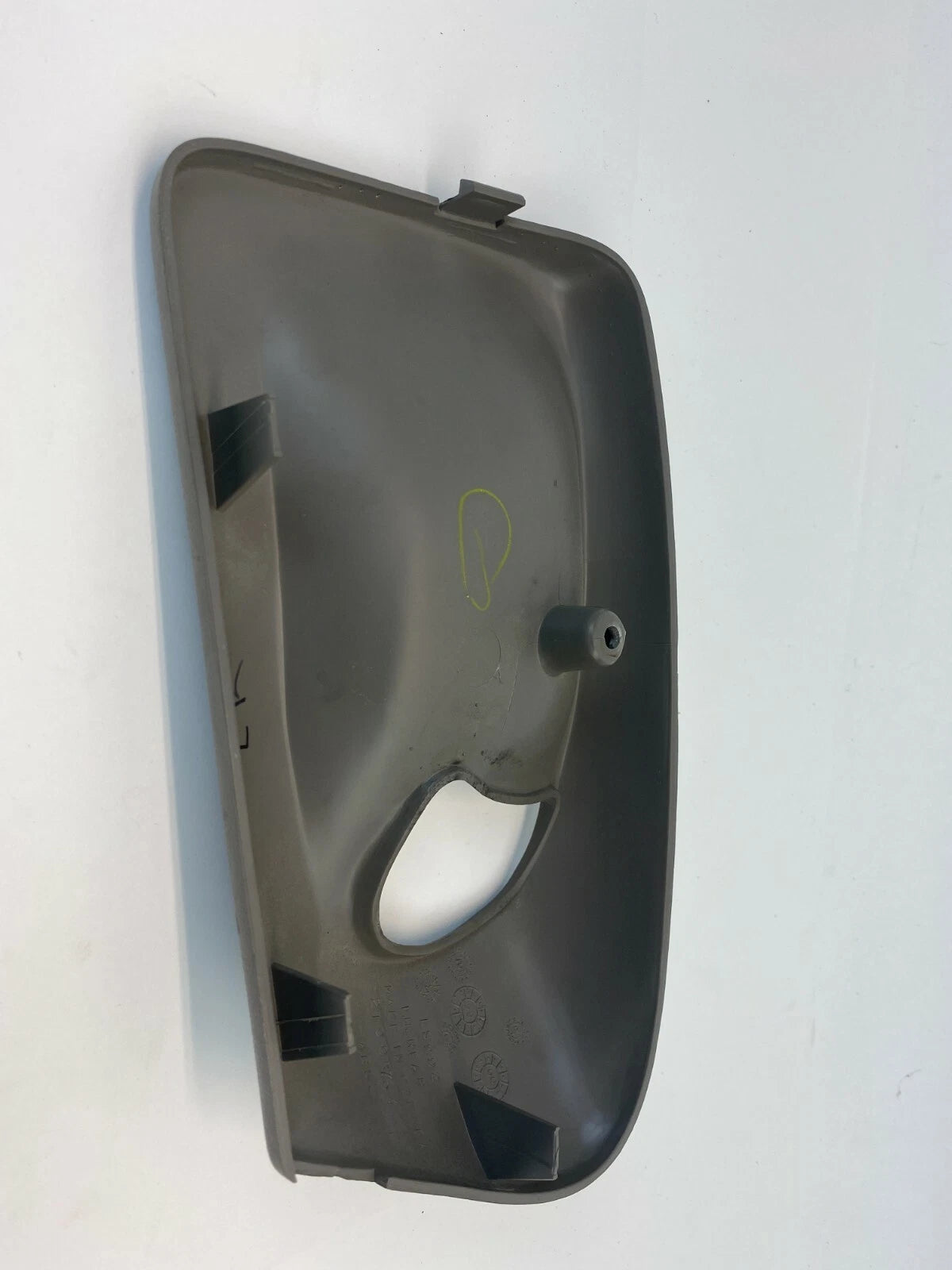 00-05 CHEVROLET IMPALA REAR LEFT SIDE INTERIOR DOOR HANDLE BEZEL TRIM 21995764