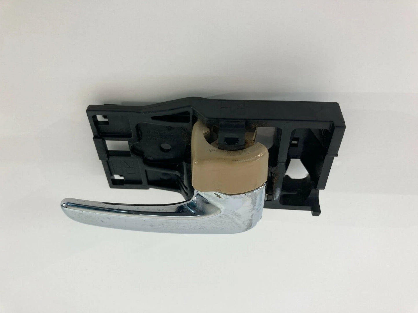 2000-2004 TOYOTA AVALON FRONT RIGHT PASSENGER SIDE INNER DOOR HANDLE 69205-AC010