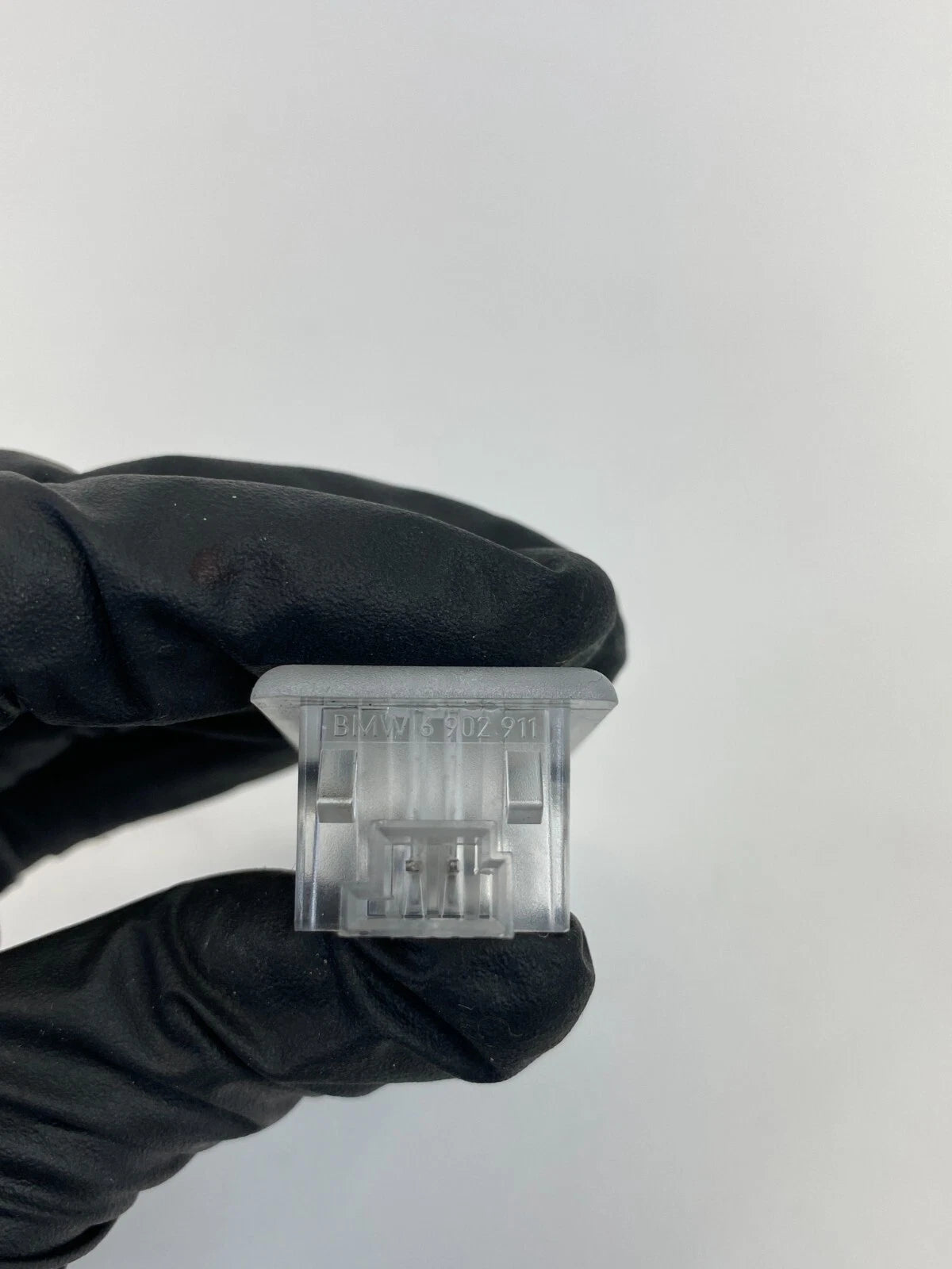 2002 2003 2004 2005 BMW 745I 745LI DASH GLOVE BOX LIGHT COMPARTMENT LAMP 6902911