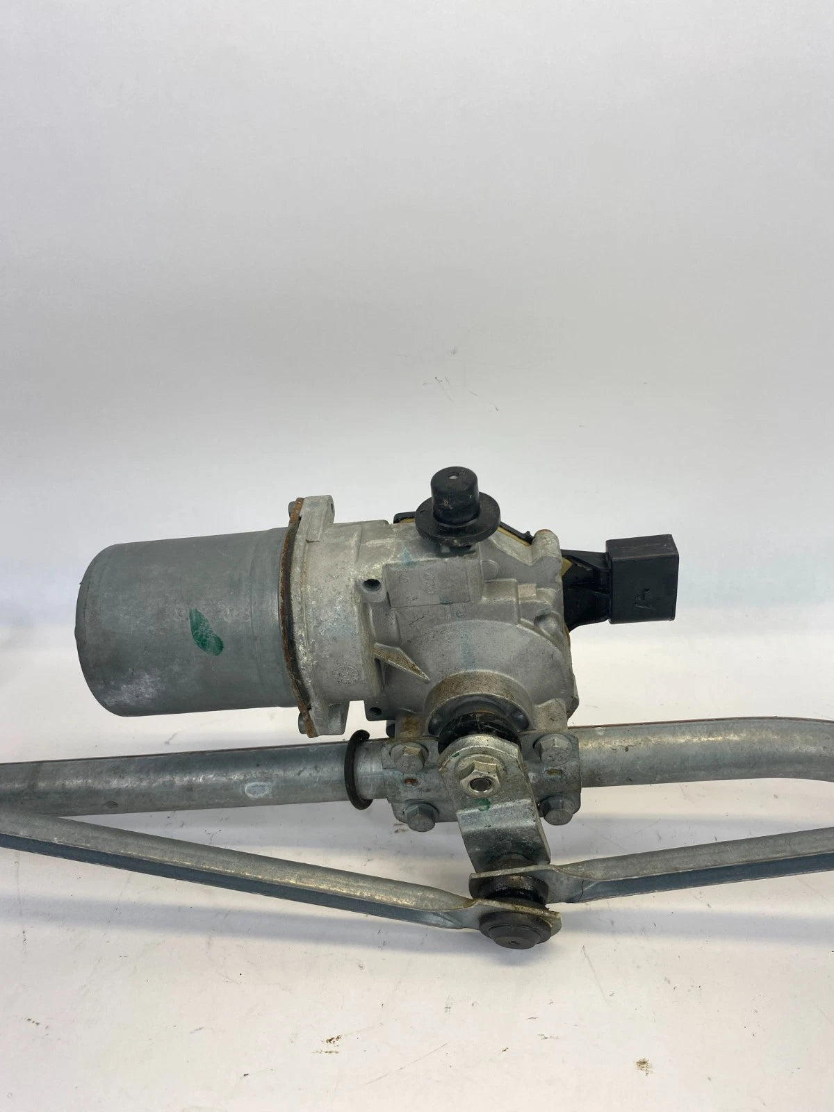 2009 10 11 2012 CHEVROLET TRAVERSE FRONT WINDSHIELD WIPER MOTOR W/ LINKAGE OEM