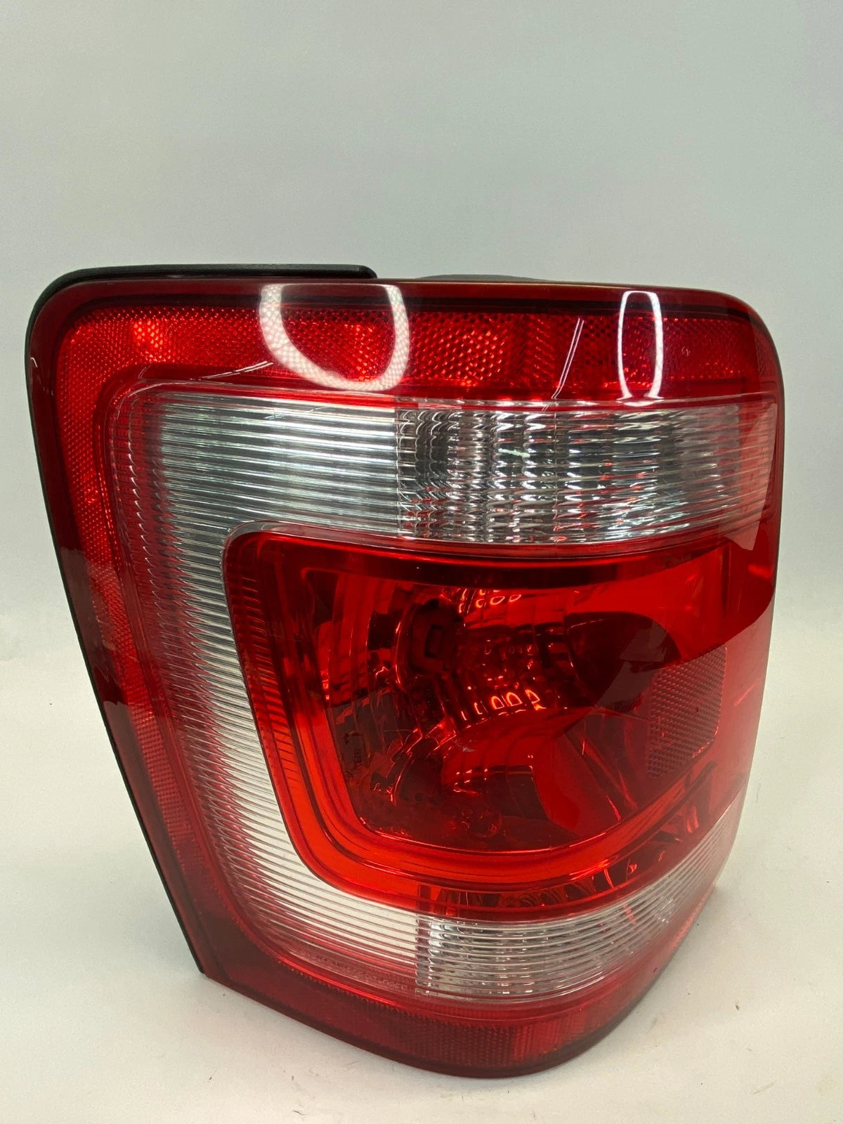2008-2012 FORD ESCAPE TAILLIGHT LAMP BRAKE LIGHT LEFT OEM FACTORY 8L84-13B505-A