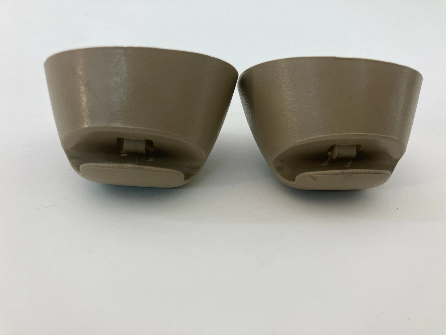 2003 2004 2005 2006 ISUZU ASCENDER SUNVISOR SUN VISOR CLIP HOLDER RETAINER OEM