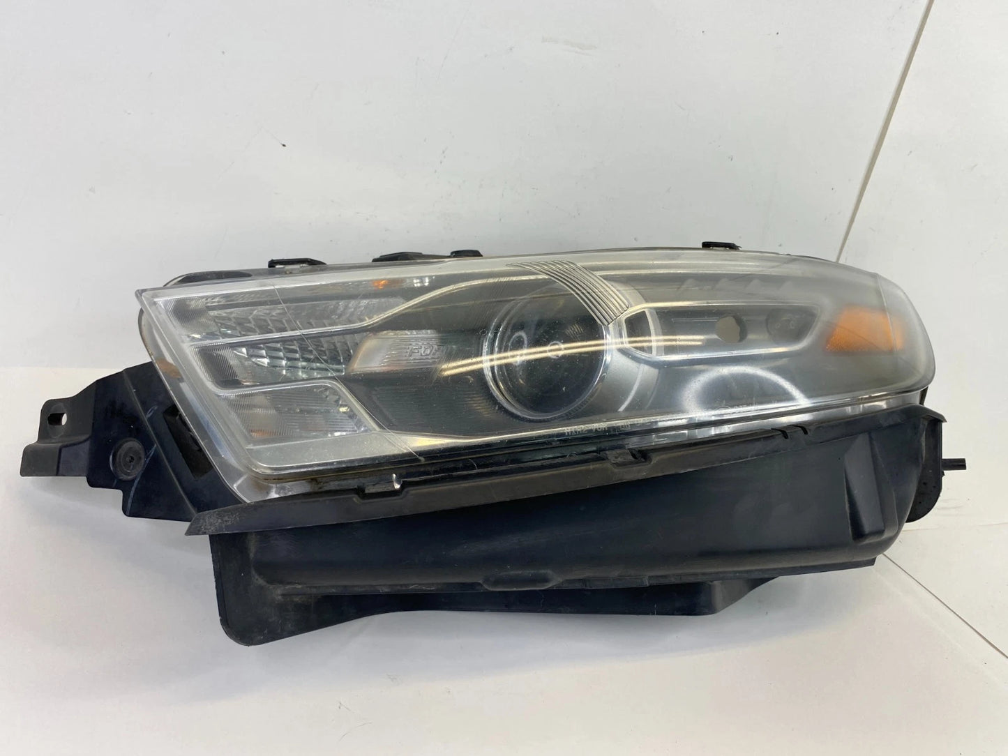 2013-2019 FORD TAURUS LEFT DRIVER HEADLIGHT HEADLAMP HALOGEN DG13-13006-DF OEM