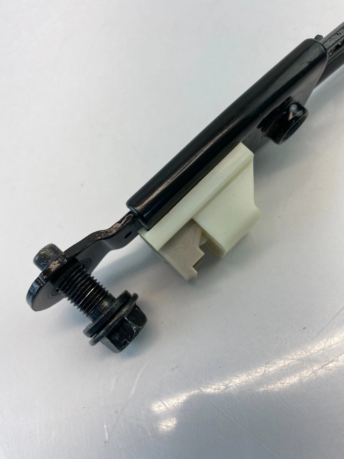 2011-2016 HYUNDAI ELANTRA FRONT SEAT BELT ADJUSTER HEIGHT BRACKET SUPPORT OEM