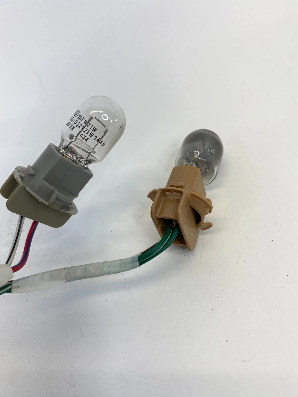 2000-2003 LEXUS RX300 REAR TAILLIGHT LAMP BULB SOCKET WIRING HARNESS PIGTAIL OEM