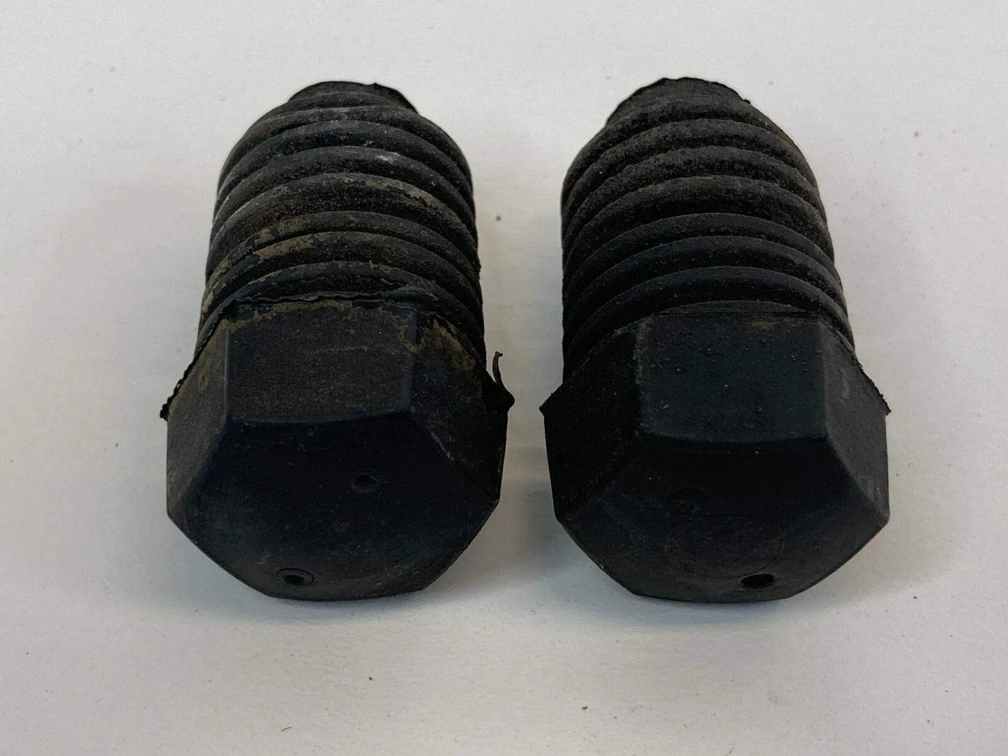 2005-2010 PONTIAC G6 FR HOOD STOP BUMPER CUSHION SUPPORT ADJUSTER PLUG PAIR OEM