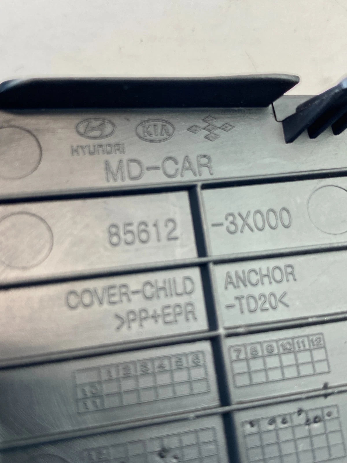 2011-2013 HYUNDAI ELANTRA SEDAN REAR SEAT BELT ANCHOR CHILD COVER TRIM PLATE OEM