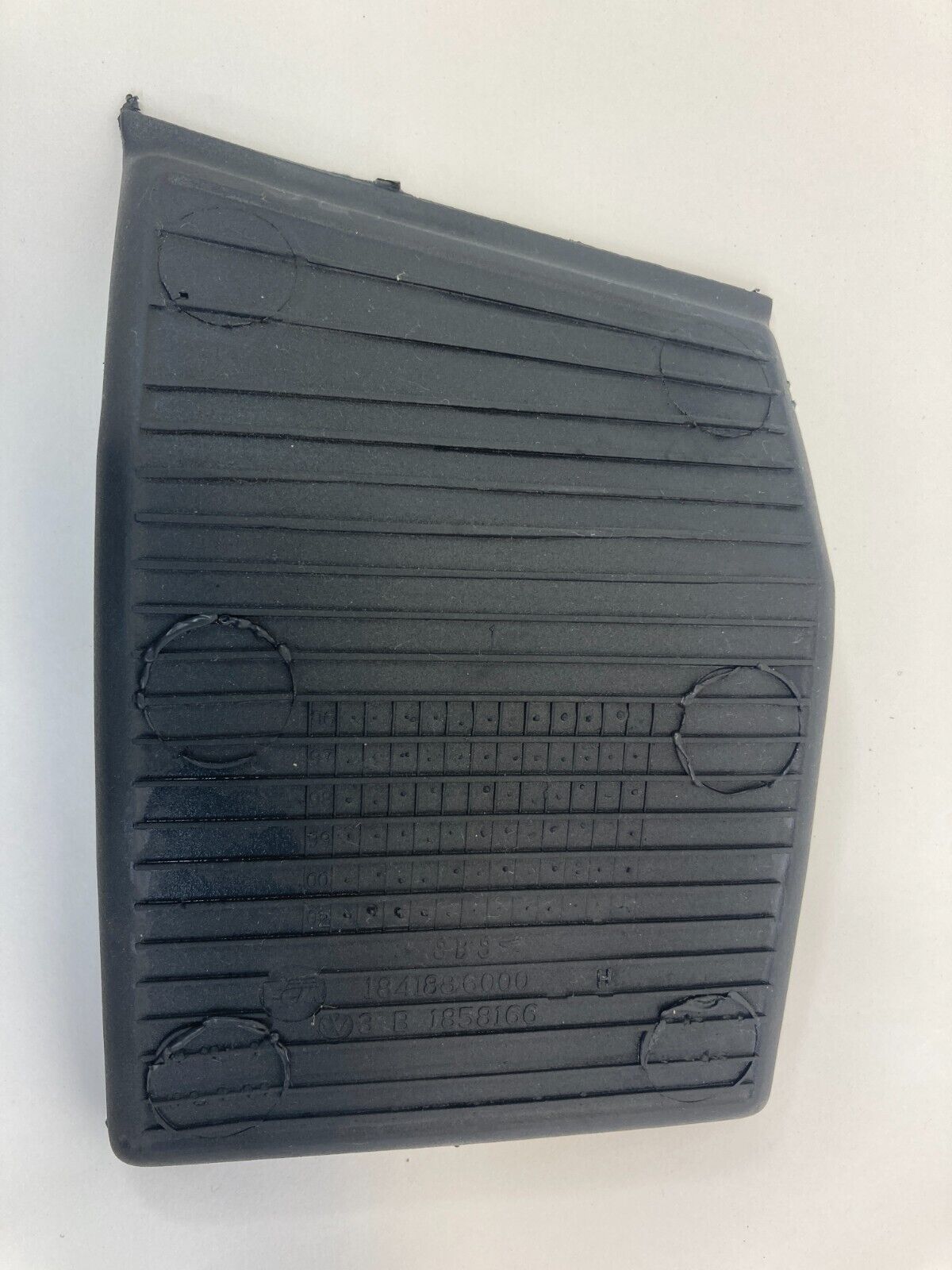 01 02 03 04 05 Volkswagen Passat Glove Box Rubber Mat Liner Insert 3B1858166 OEM