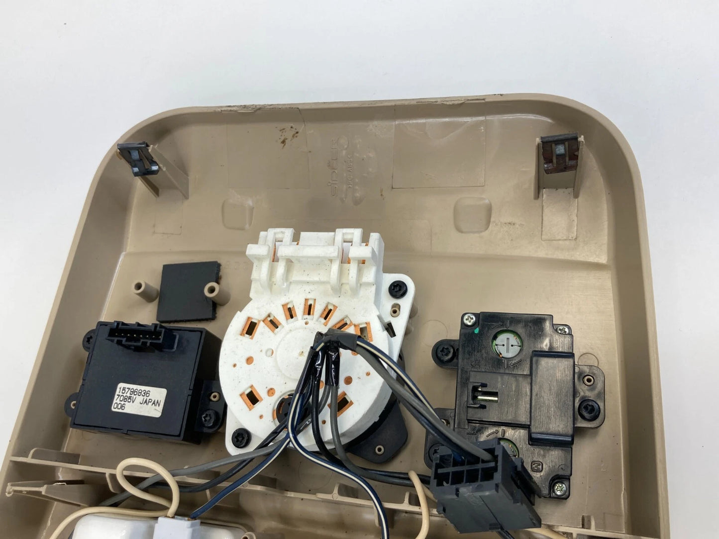 2006-2009 CADILLAC SRX OVERHEAD CONSOLE MAP LIGHT SUNROOF AC SWITCH TAN OEM