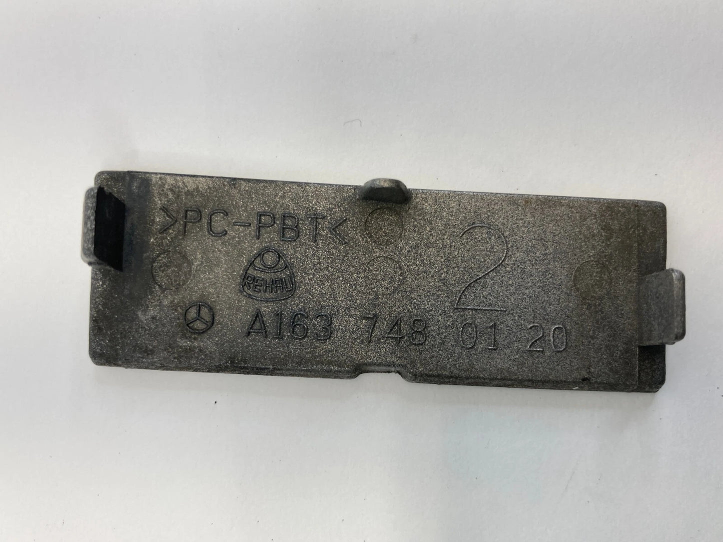 2002 MERCEDES-BENZ ML320 REAR TAILGATE LID TRUNK TRIM SCREW LID PANEL 1637480120
