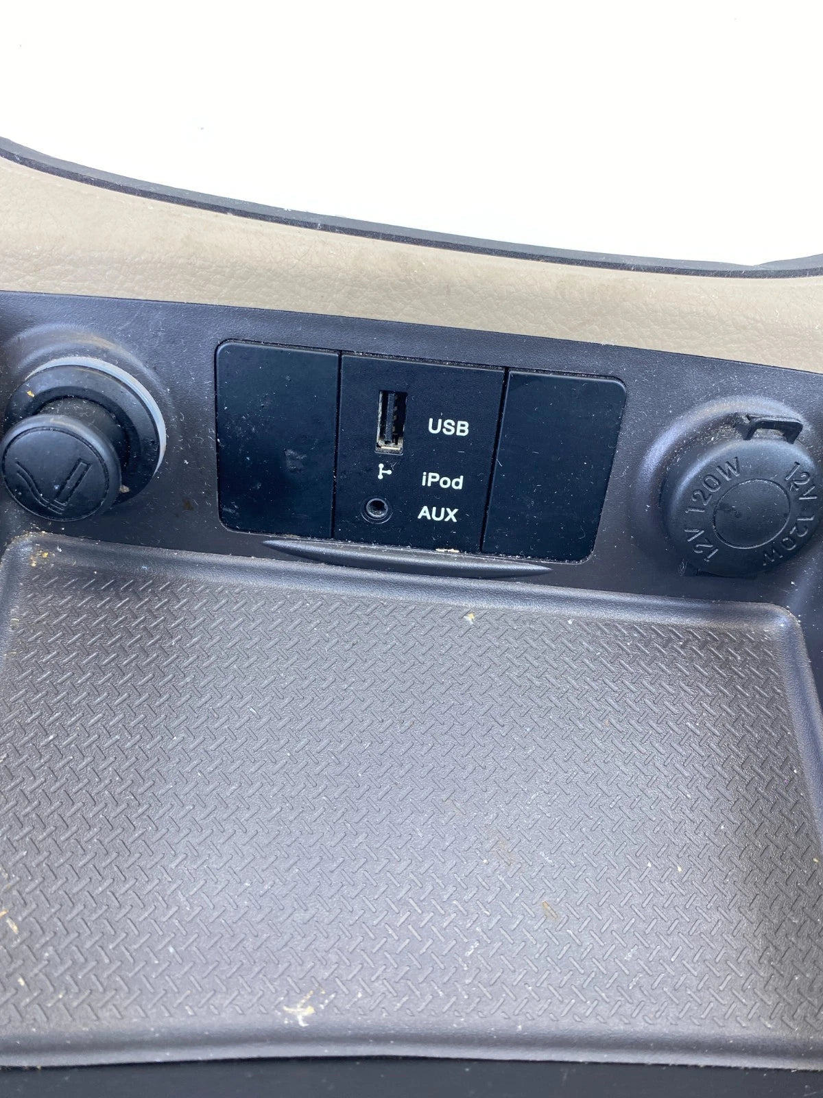 10-12 HYUNDAI SANTA FE AT SHIFTER INDICATOR BEZEL W/ POWER OUTLET 84603-0W112