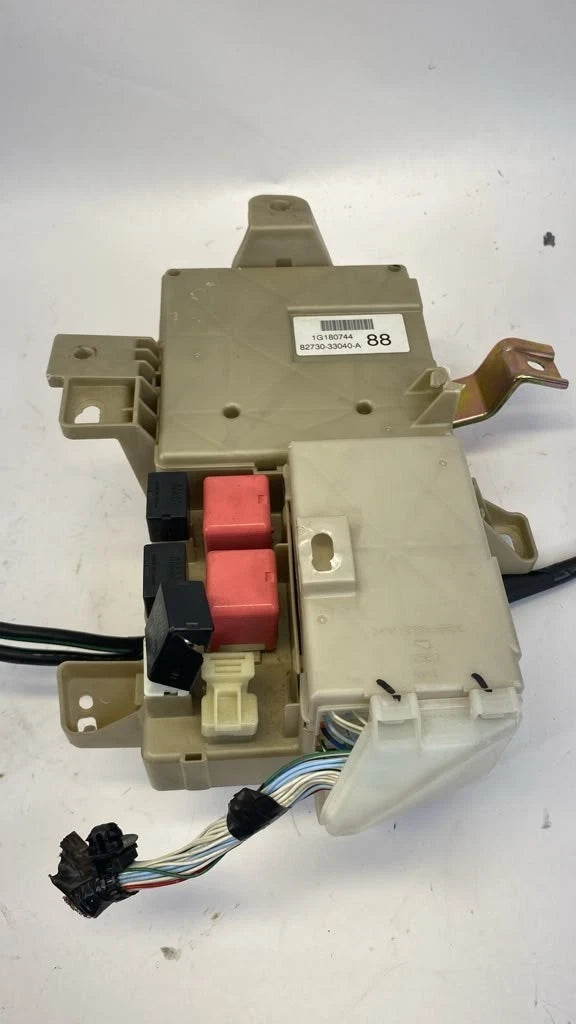 2002 2003 LEXUS ES300 INNER DASH FUSE BOX RELAY JUNCTION BLOCK CABIN 8273033040A
