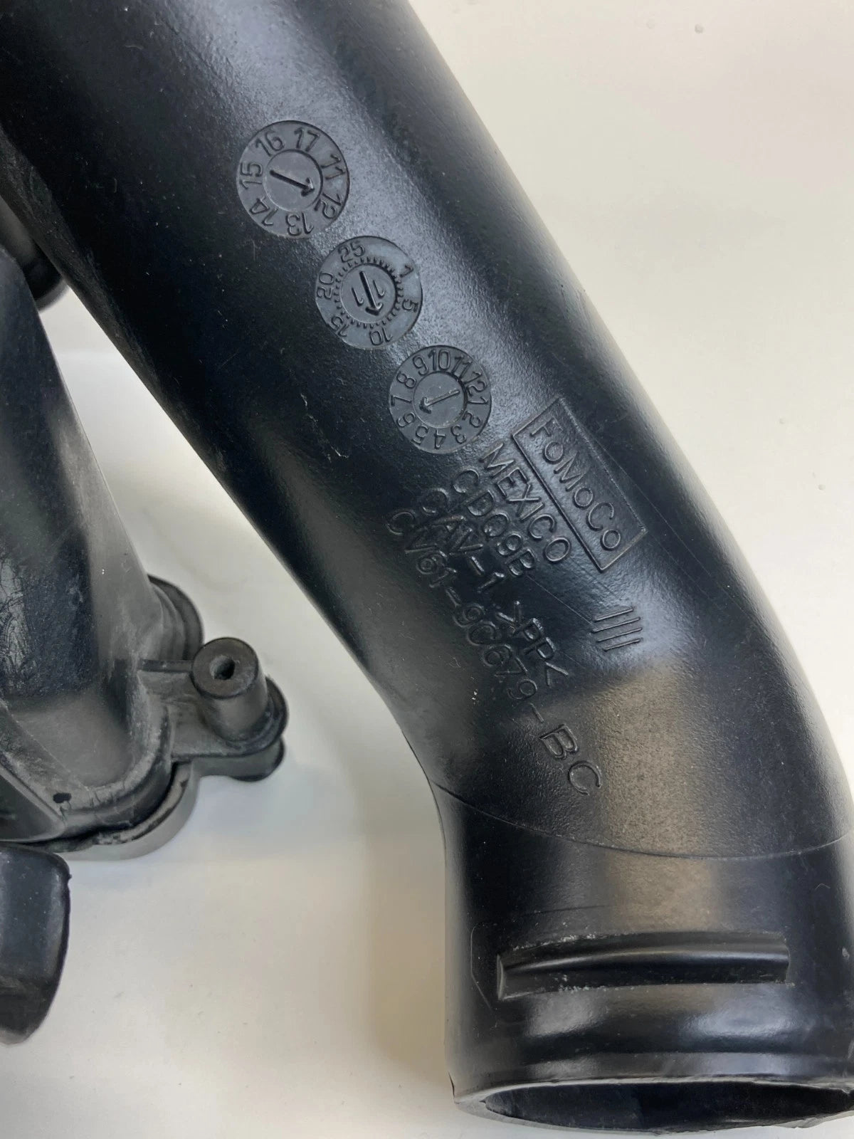 2013-2016 FORD ESCAPE 2.0L AIR INTAKE CLEANER FILTER BOX ASSEMBLY CV61-9600-AF