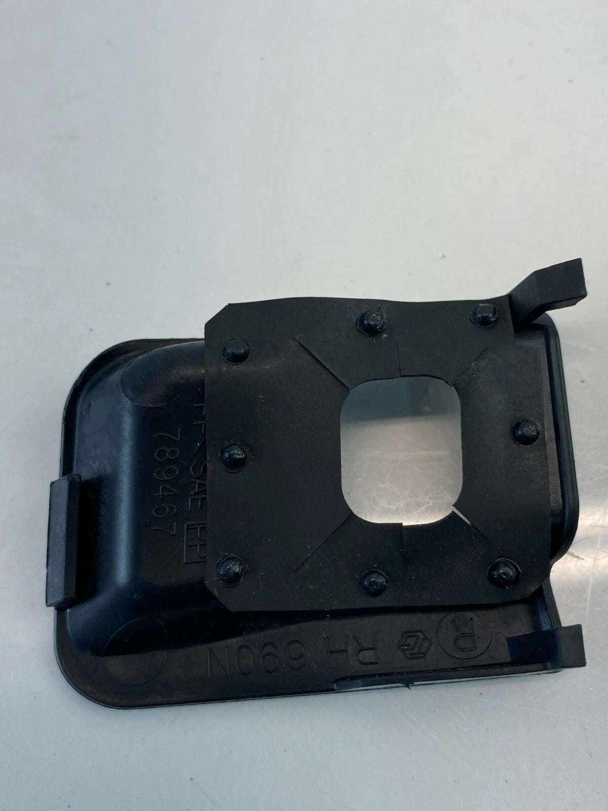 2004-2009 TOYOTA PRIUS STEERING WHEEL CRUISE CONTROL SWITCH COVER TRIM BEZEL OEM