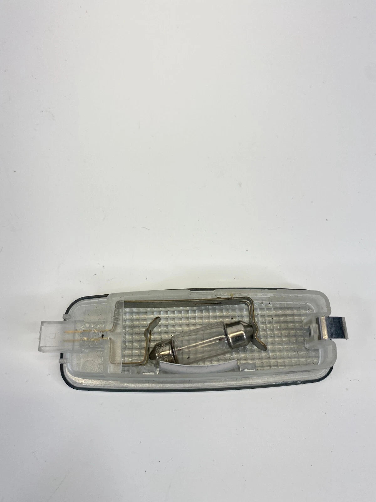 1998-2004 A6 QUATTRO FRONT RIGHT SUNVISOR LIGHT VISOR VANITY LAMP 8L0947105A OEM