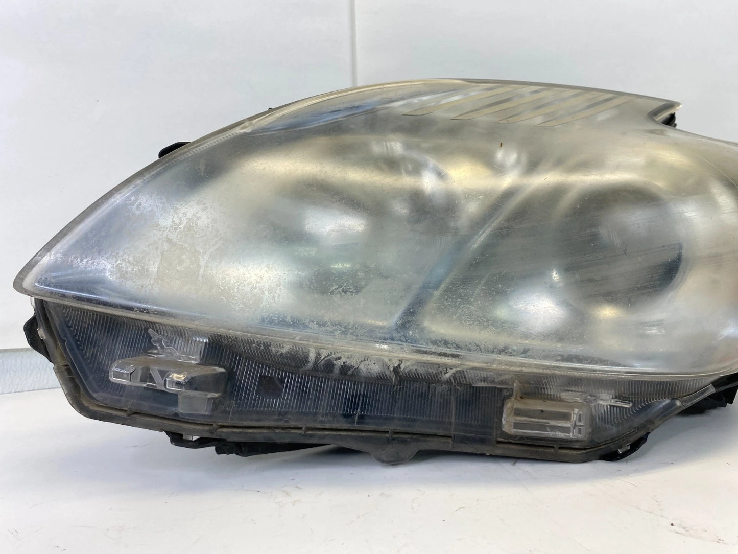 2010-2011 TOYOTA PRIUS 1.8L LEFT DRIVER SIDE HEADLIGHT HEAD LAMP ASSEMBLY OEM