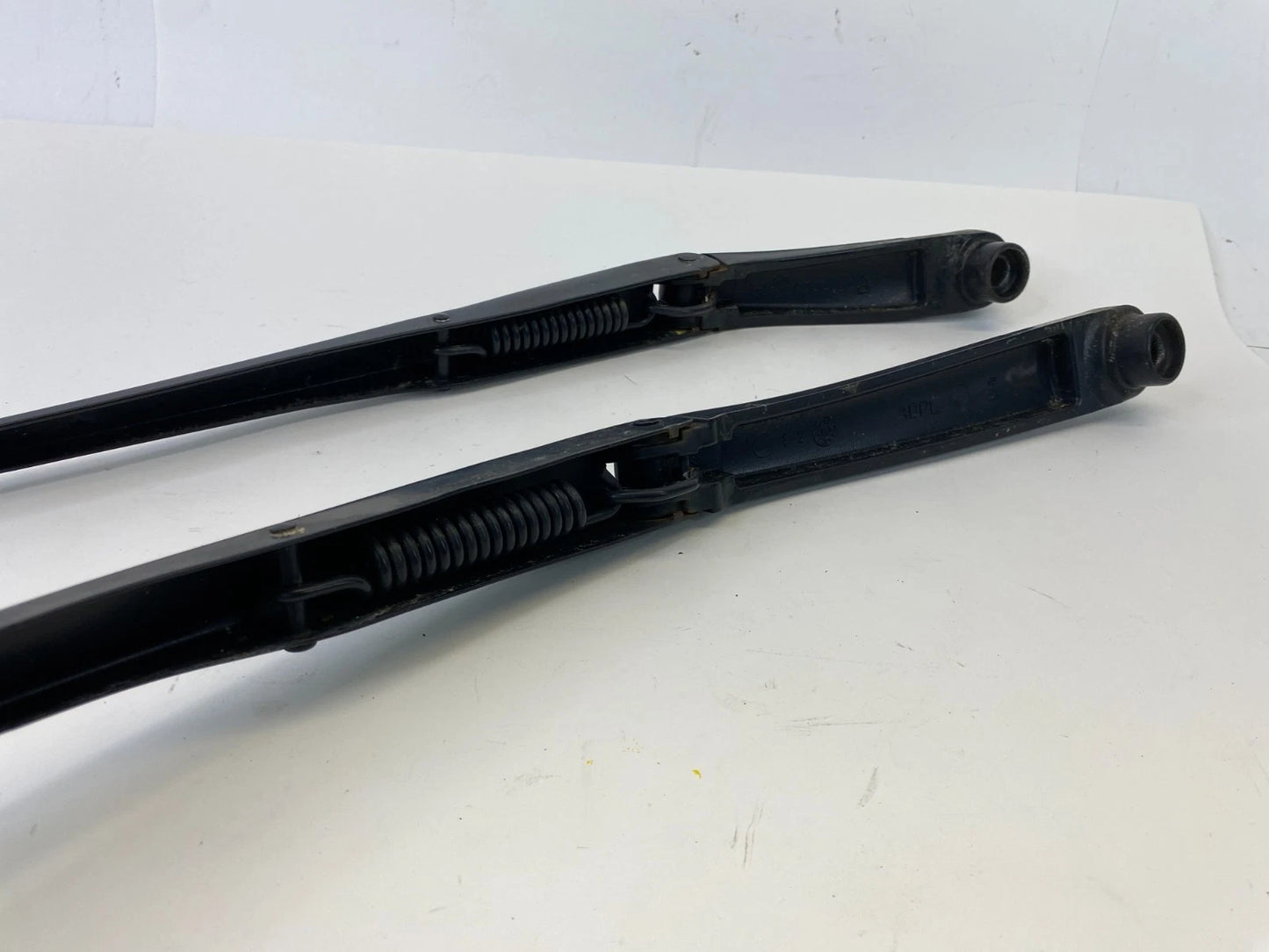 2017-2020 HYUNDAI ELANTRA FRONT WINDSHIELD LEFT & RIGHT SIDE WIPER ARM SET OEM