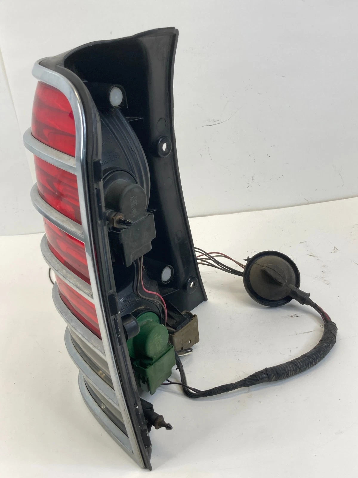 2005-2007 MERCURY MARINER REAR RIGHT SIDE TAILLIGHT TAIL LAMP 5E64-13B504-A OEM