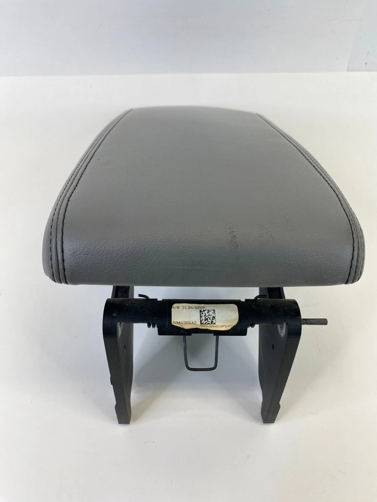 2014 2015 CHEVROLET MALIBU LS FRONT CENTER CONSOLE LID ARMREST LEATHER OEM