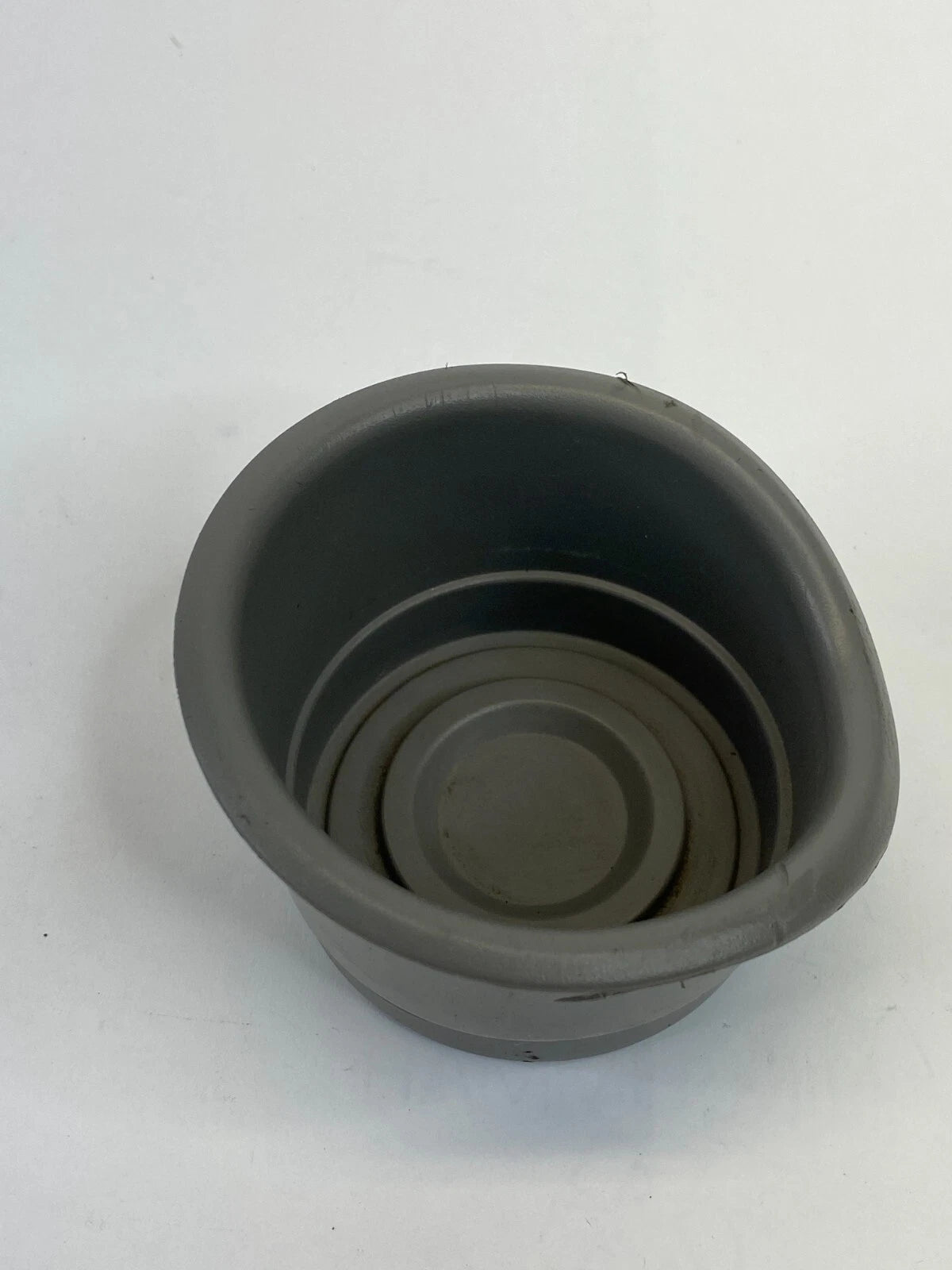 2000-2006 GMC YUKON CHEVROLET TAHOE REAR RIGHT CUP HOLDER BEZEL 15710892A OEM