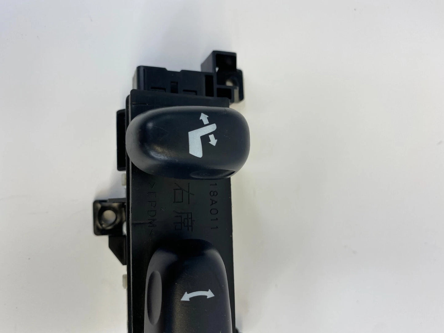 2004 2005 2006 LEXUS RX330 FRONT RIGHT SEAT ADJUSTMENT CONTROL SWITCH 18A188