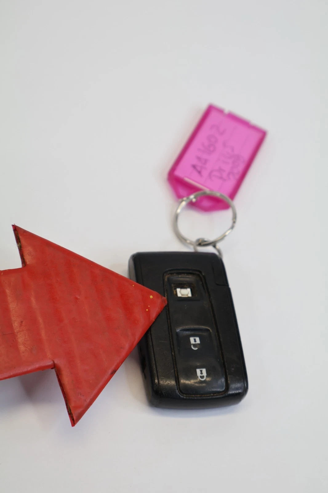 2004-2009 TOYOTA PRIUS IGNITION STARTER KEY HOLDER IMMOBILIZER W/ REMOTE KEY OEM