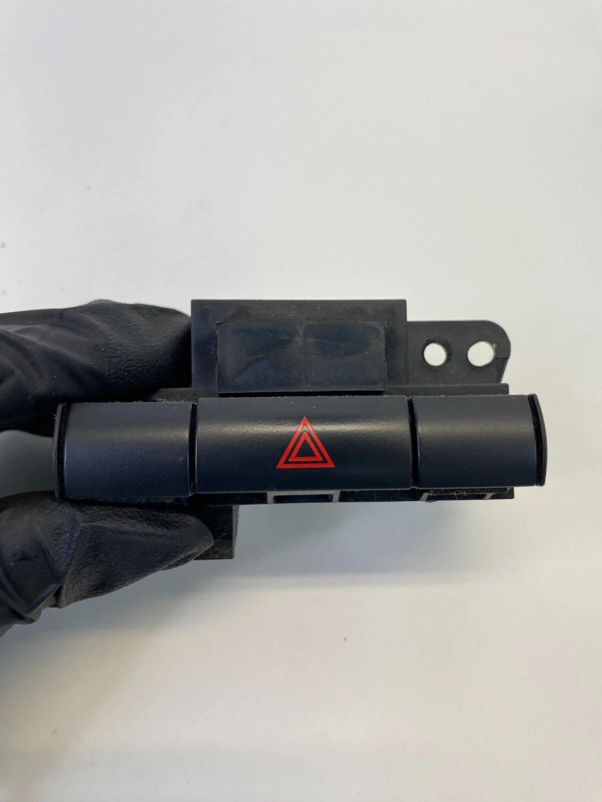 2009 2010 CHRYSLER 300 HAZARD WARNING LIGHT CONTROL SWITCH 68025900AA OEM