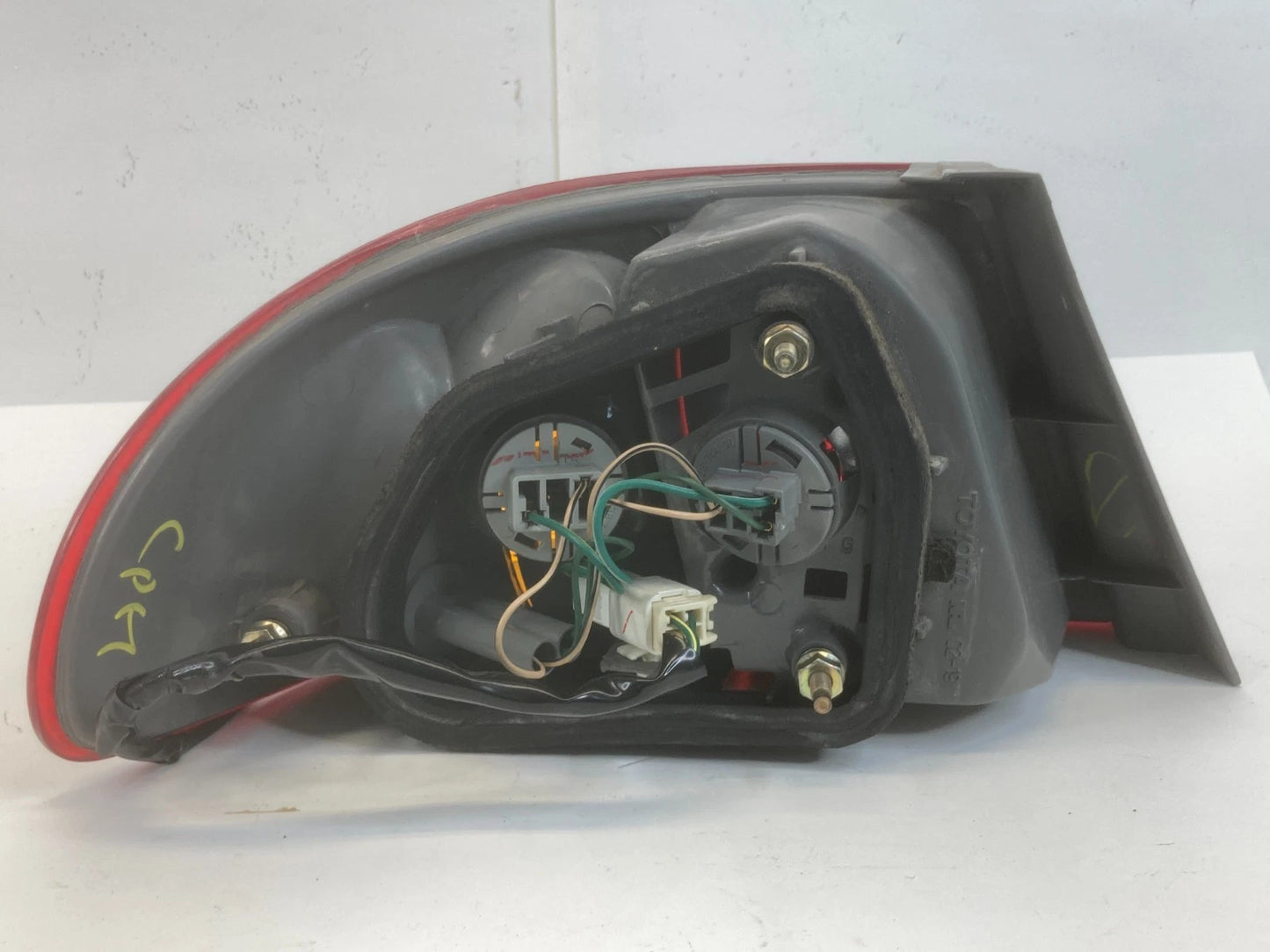 1998-2002 TOYOTA COROLLA REAR RIGHT PASSENGER OUTER TAIL LIGHT BRAKE LAMP OEM