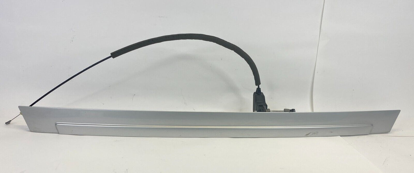 09-14 Volkswagen Routan Rear Trunk Lid Finish Garnish License Light Molding OEM