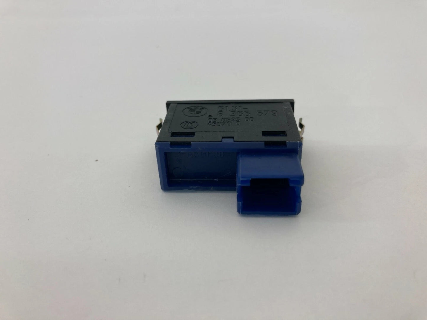 2000-2006 BMW X5 E53 TRUNK LATCH LID OPEN RELEASE CONTROL BUTTON SWITCH 8365579