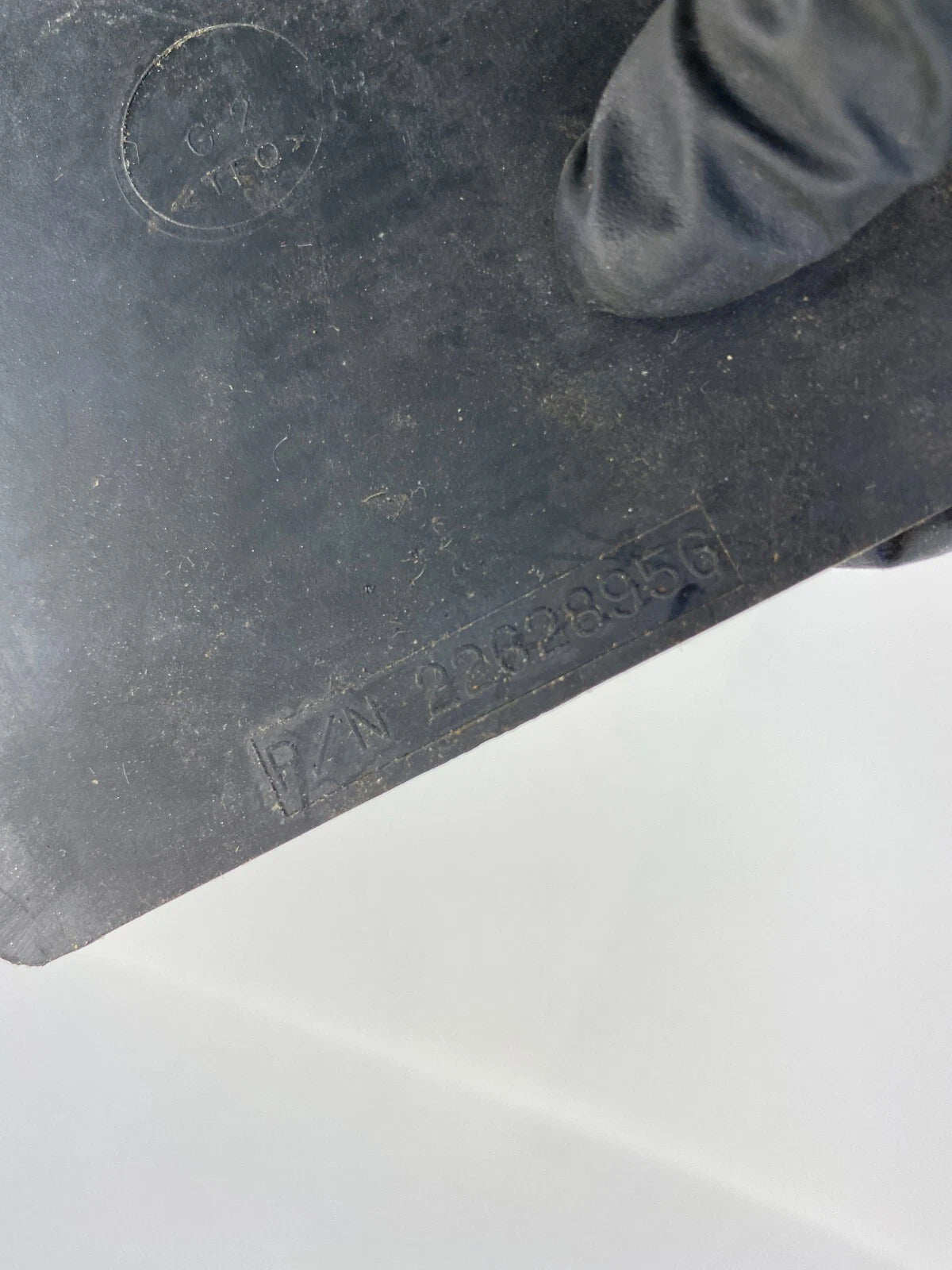 2001-2005 PONTIAC GRAND AM FRONT CENTER CONSOLE RUBBER MAT INSERT 22628956 OEM