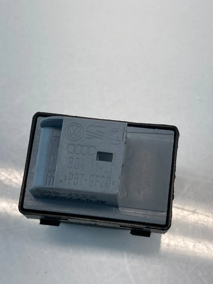 2007-2011 AUDI Q7 FRONT RIGHT PASSENGER DOOR WINDOW CONTROL SWITCH 4F09598552337