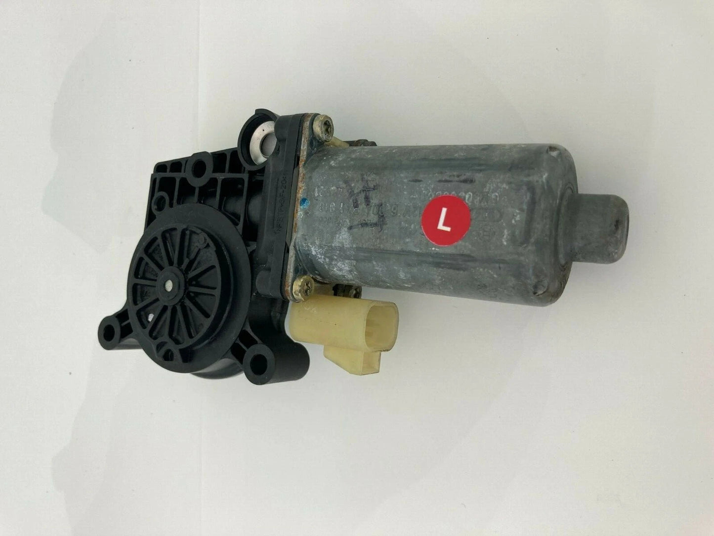 2000-2005 CHEVROLET IMPALA FRONT LEFT DRIVER SIDE DOOR WINDOW MOTOR CM090930B