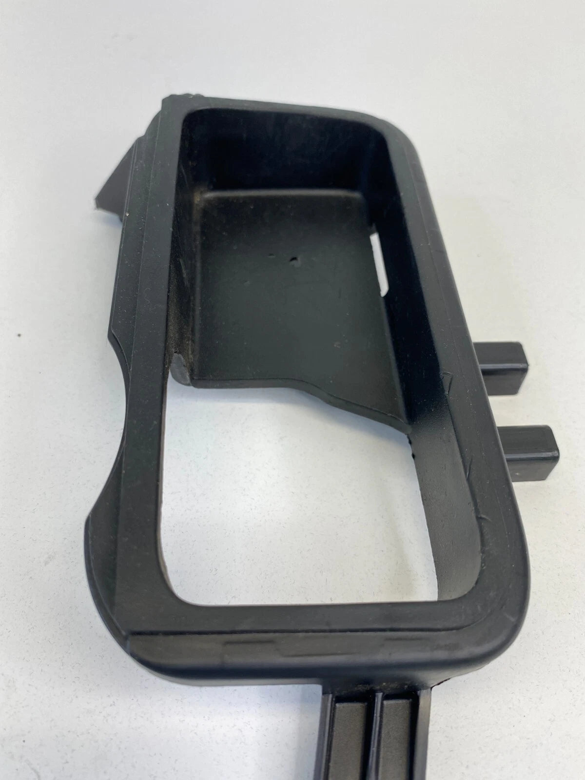 2011-2015 LINCOLN MKX FRONT RIGHT INNER BRACKET DOOR HANDLE TRIM BT437822620 OEM