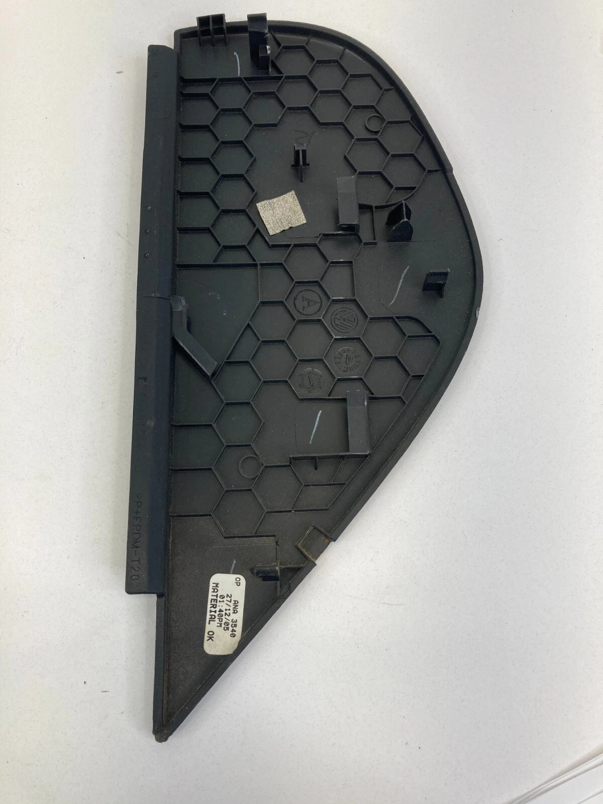 05-10 VOLKSWAGEN JETTA 08 09 RABBIT RIGHT SIDE DASH END CAP COVER TRIM PANEL OEM