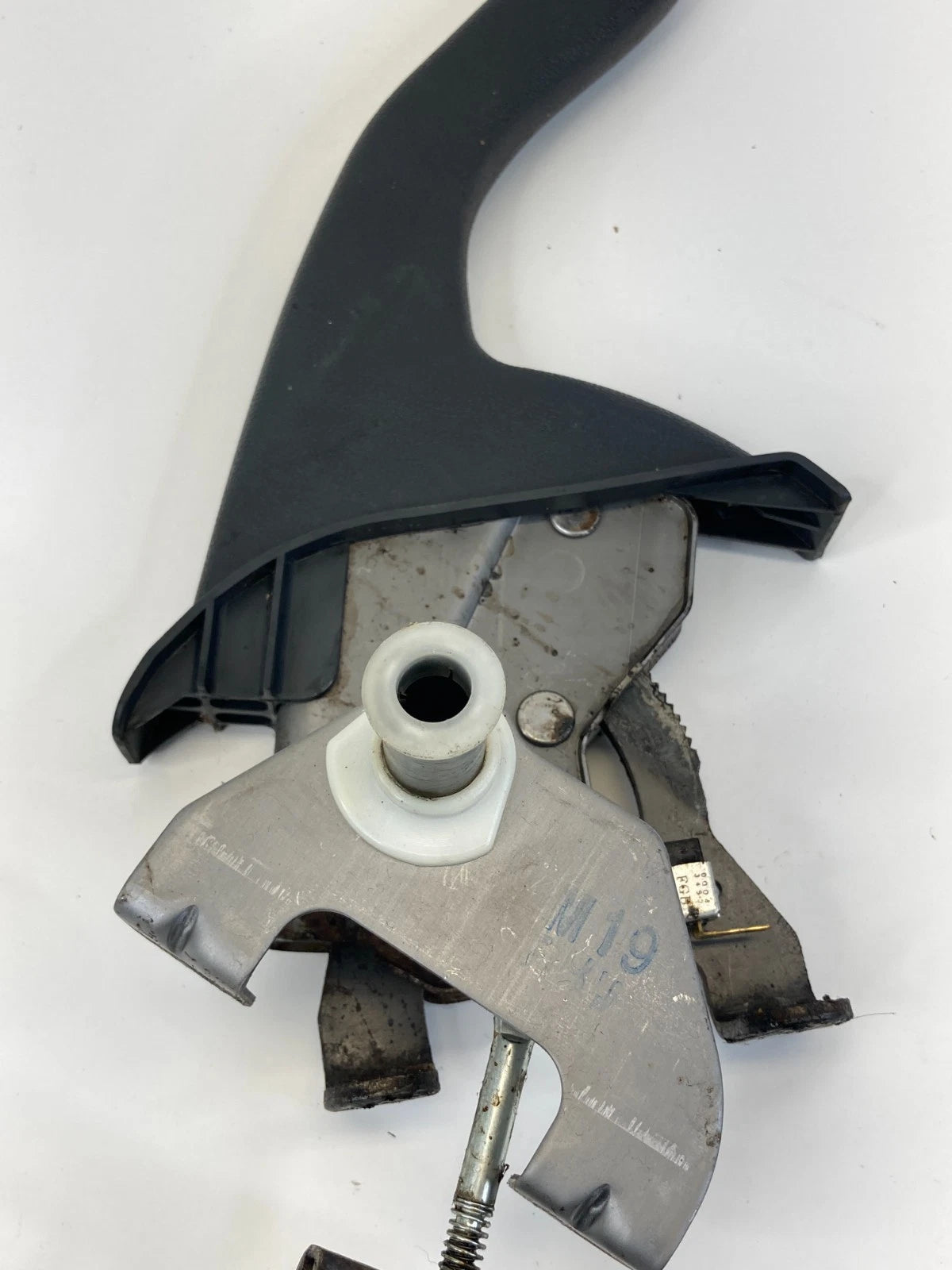 2009-2011 HYUNDAI ACCENT EMERGENCY PARKING BRAKE HANDLE LEVER ASSEMBLY OEM
