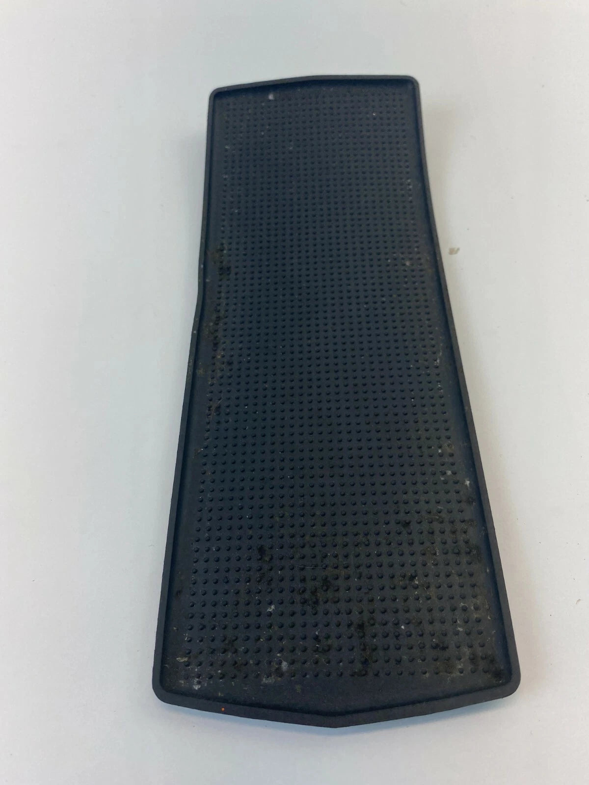 2002-2007 SATURN VUE CENTER CONSOLE INSERT RUBBER MAT LINER 52685 OEM