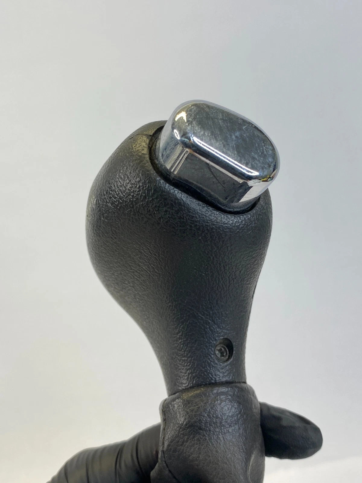 2002-2009 CHEVROLET TRAILBLAZER SHIFTER HANDLE KNOB AND BOOT OEM